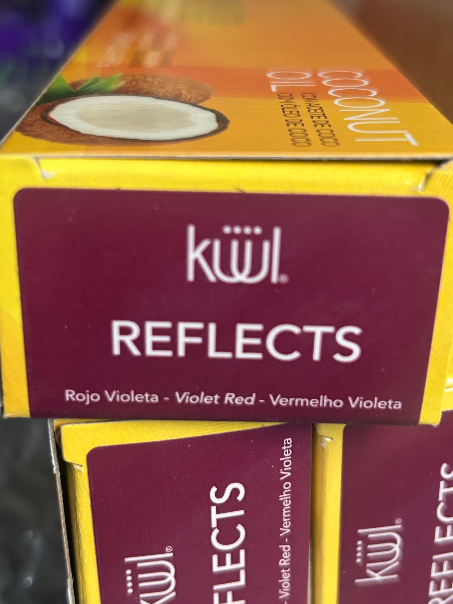Kuul reflects red violet
