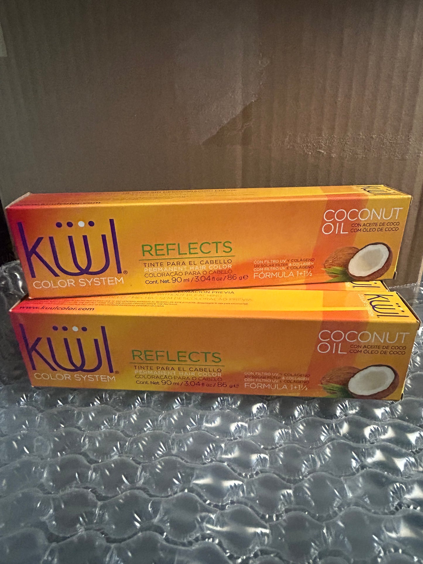 Kuul reflects red violet